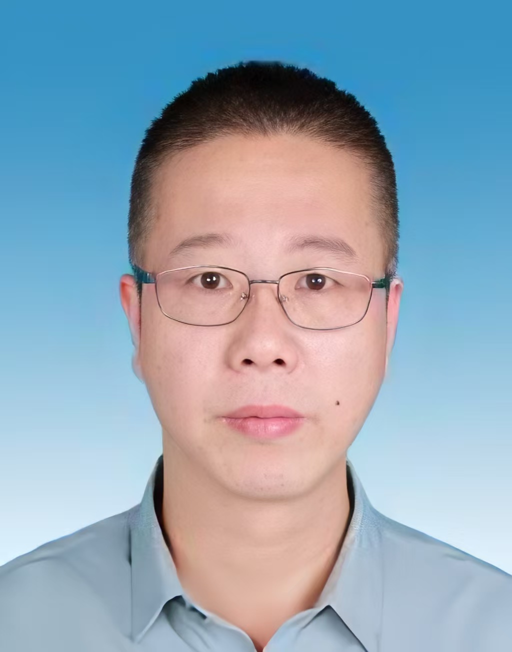 魏文彬 党组成员